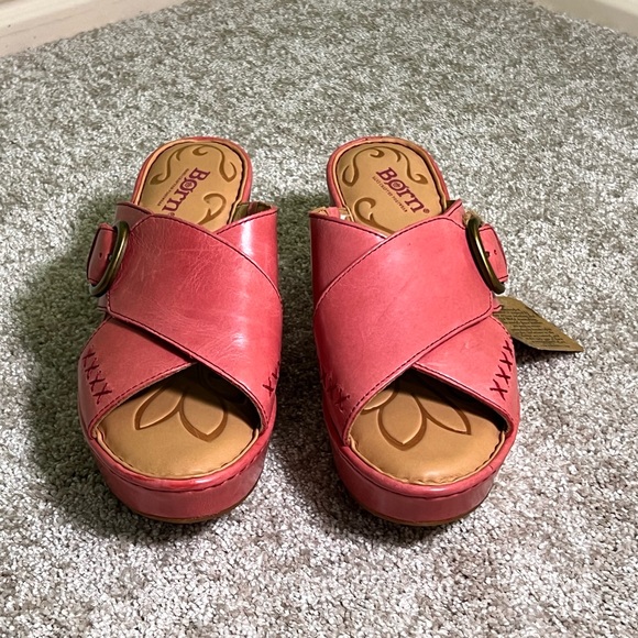 🆕 Born Fuchsia Leather Buckle Sandals - Picture 2 of 7